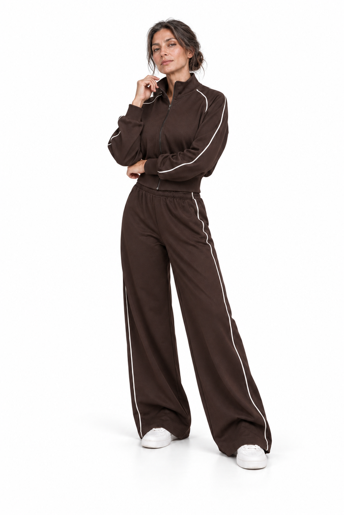 Completo giacca con zip e collo alto con profilo a contrasto e pantaloni ampi