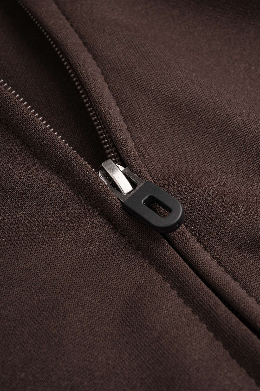 Conjunto de Chaqueta con Cremallera y Cuello Alto con Vivo Contrastante y Pantalón Ancho