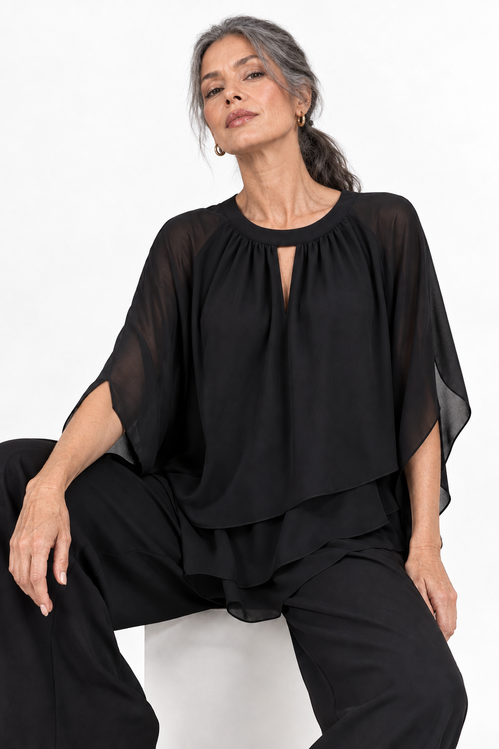Blusa de Gasa Negra Mangas Capa
