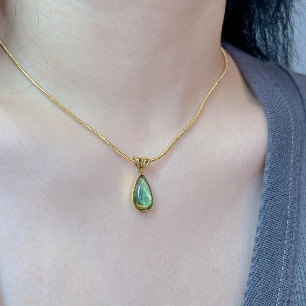 Collar con piedra brillante · El detalle elegante que todas te van a preguntar