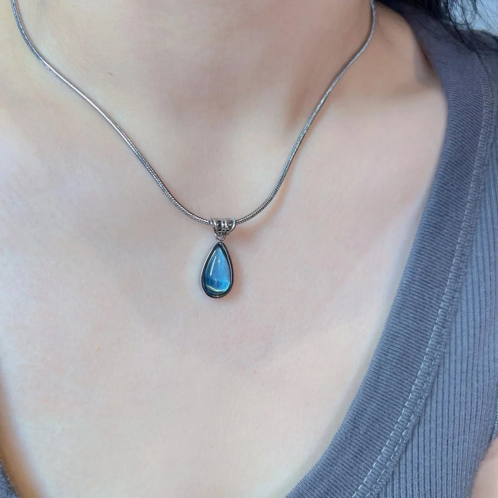 Collar con piedra brillante · El detalle elegante que todas te van a preguntar