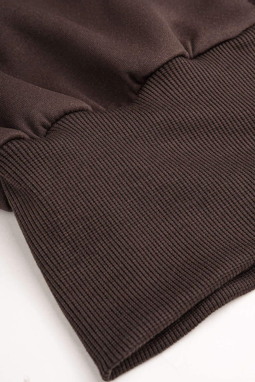 Conjunto de Chaqueta con Cremallera y Cuello Alto con Vivo Contrastante y Pantalón Ancho