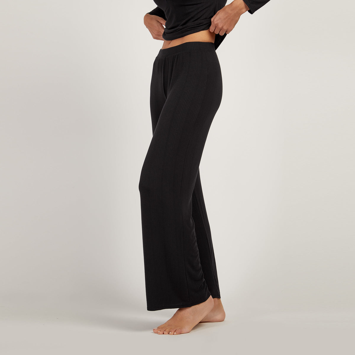 Pantalones cómodos de pierna ancha para estar en casa