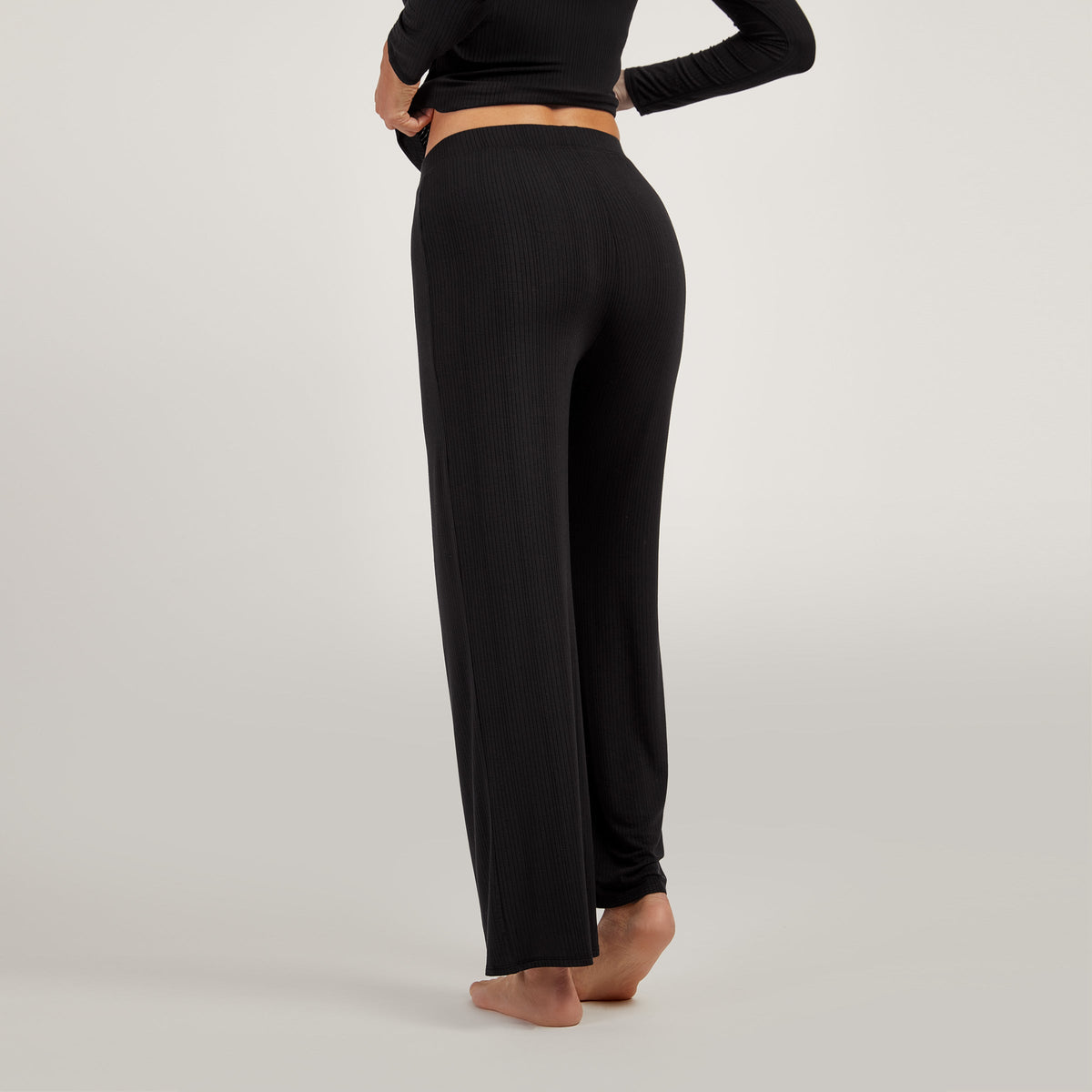 Pantalones cómodos de pierna ancha para estar en casa
